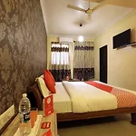 Oyo 11967 Hotel Clarissa