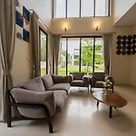 Stayvista\'S Greenwoods Villa 10 - City-Center Villa With Private Pool, Terrace, Lift & Carrom Board
