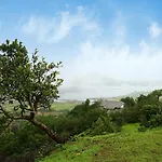 Bungalow 89 By Stayvista - A Hill-View Villa Adorned With Eclectic Interiors For A Truly Unique & Captivating Stay