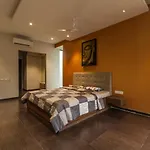 Saffronstays Aspen, Lonavala - Luxury Pool Villa With Games And Tv Room Near Bhushi Dam