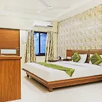 Hotel Lions Den
