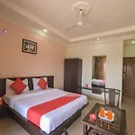 Oyo 13151 Hotel Om Palace