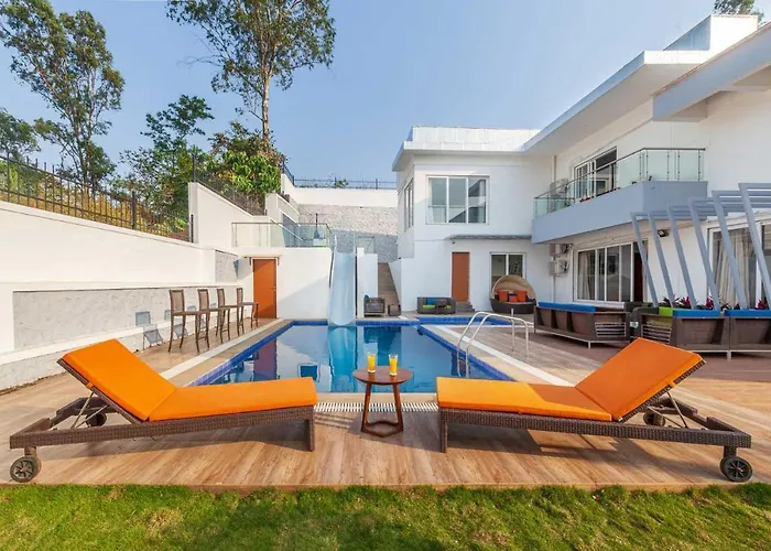 Stayvista\'S White Pebbles - A Villa With Theater Room & Swimming Pool