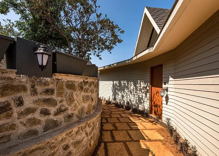 Saffronstays Harrier Crest, Lonavala - A Frame Villa With Bathtub Serving Delicious Veg Food