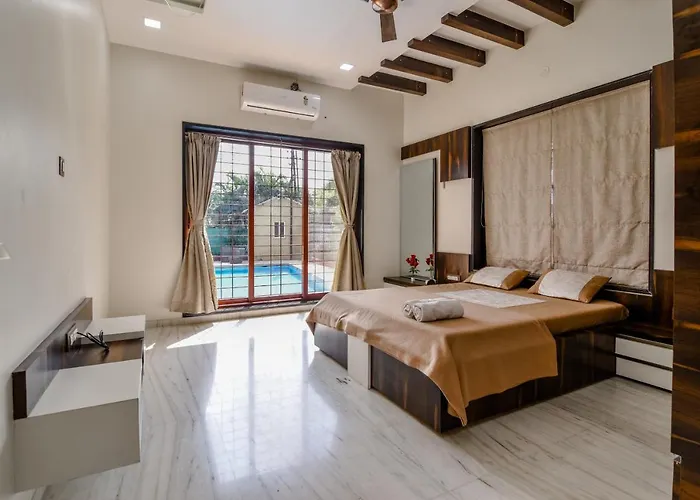 Lifeline Villas - Luxurious Taraangan 4Bhk With Biggest Pool In Lonavala
