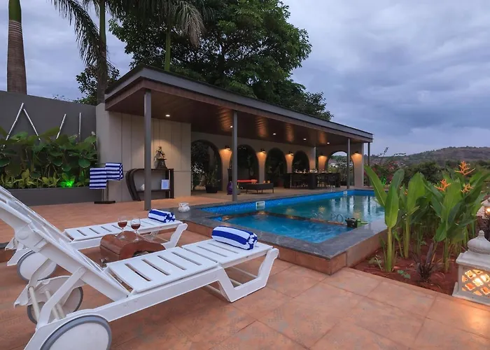 Stayvista\'S The Cincin With Elegant Rooms, Snooker Table, Pool, Scenic View, And Jacuzzi