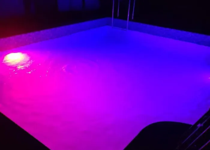 The Perfect Stays- Lal Mahal Villa With Disco Pool