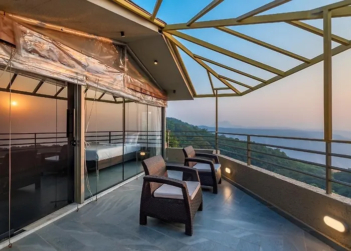Saffronstays Heavone Trio, Lonavala