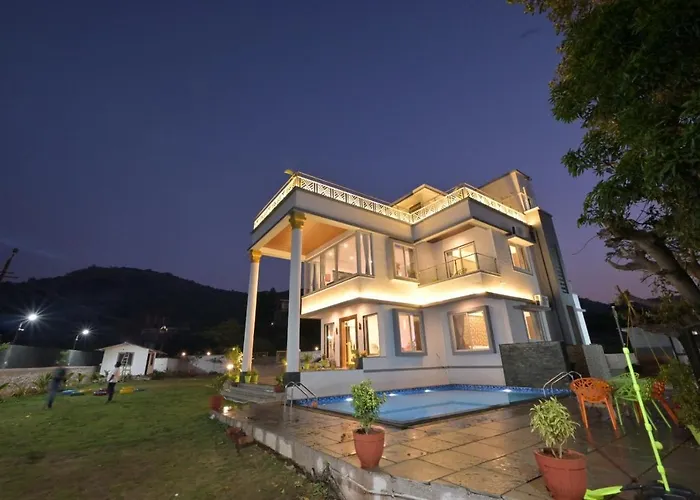 White Castle Villa By Tropicana Stays