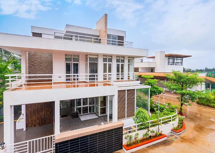 Sierra Skies By Stayvista - A Mountain-View Villa Featuring A Rooftop Swimming Pool, Jacuzzi, Turf, And A Gym For An Elevated Stay