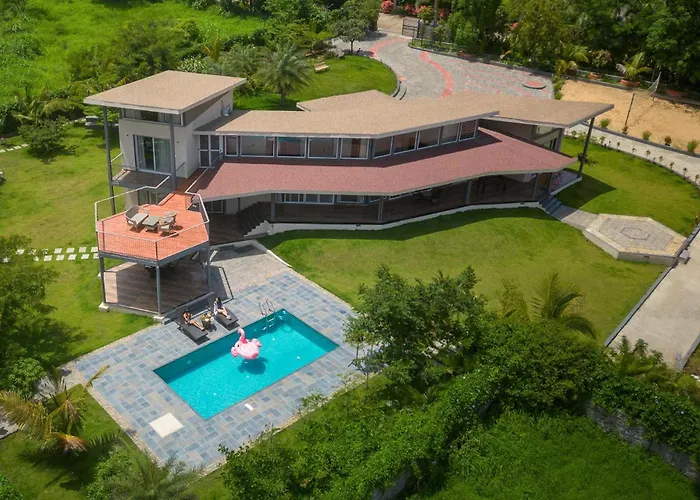 Bel Air Mansion By Stayvista - A Tranquil Oasis With A Spacious Deck, Gazebo, Sauna, Jacuzzi & A Mini-Amphitheatre