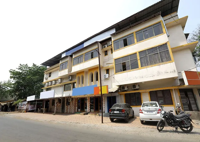 Oyo 11967 Hotel Clarissa