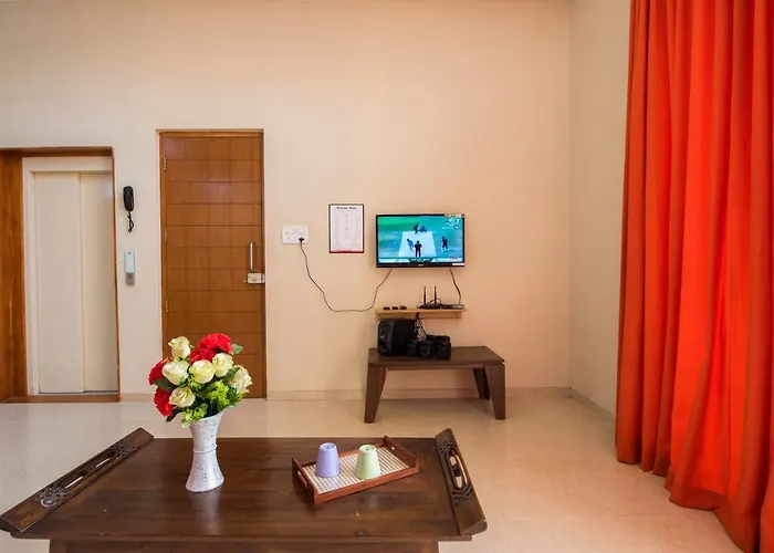 Stayvista\'S Greenwoods Villa 9 - City-Center Villa With Private Pool, Terrace, Lift & Ping-Pong Table