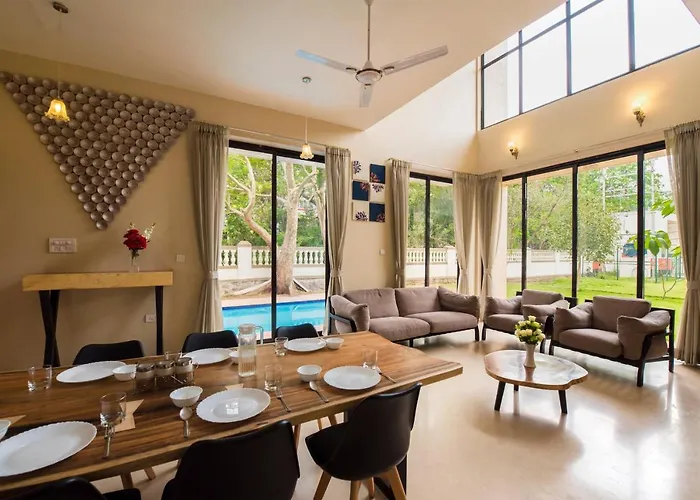 Stayvista\'S Greenwoods Villa 10 - City-Center Villa With Private Pool, Terrace, Lift & Carrom Board