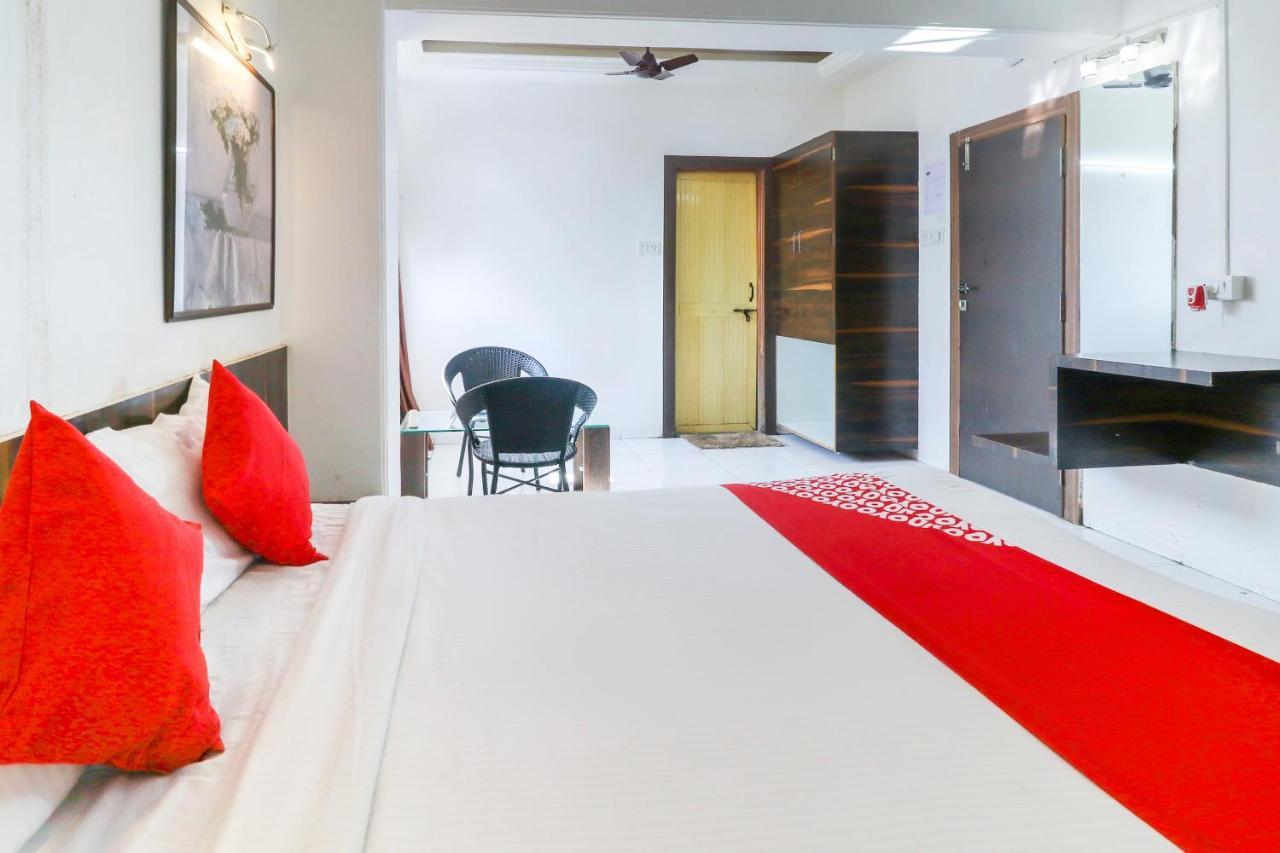 Oyo 24161 Centre Point 3*