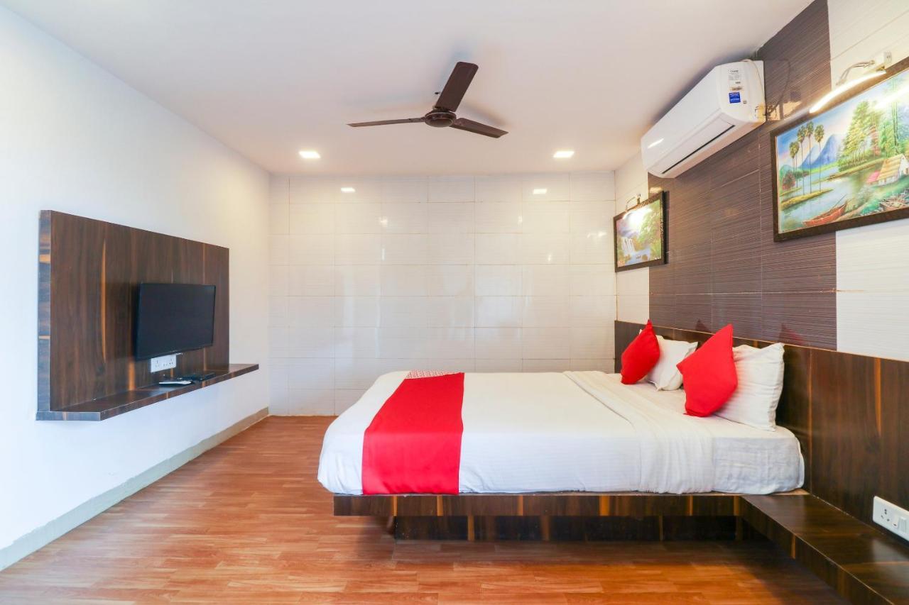 Hotel Oyo 24161 Centre Point 3*