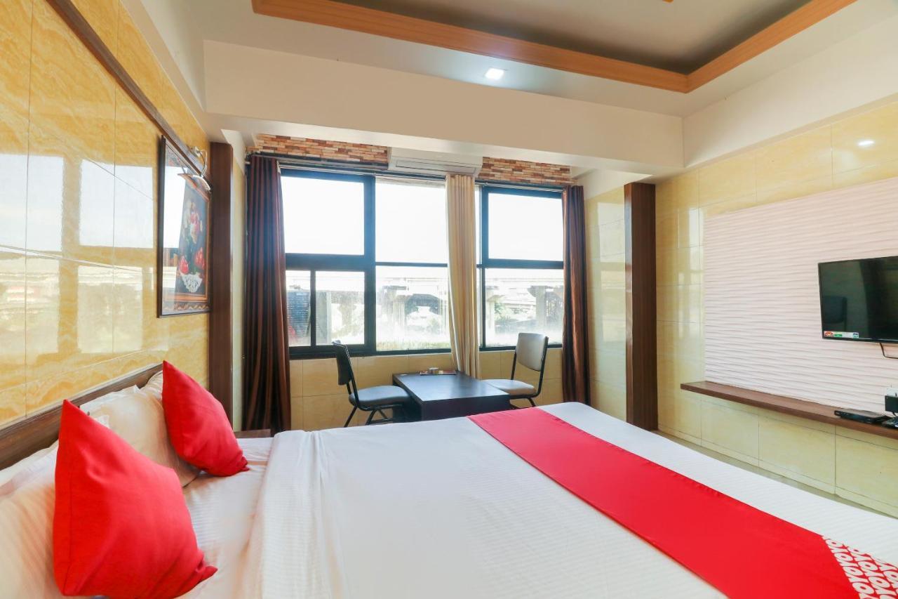 Oyo 24161 Centre Point Hotel