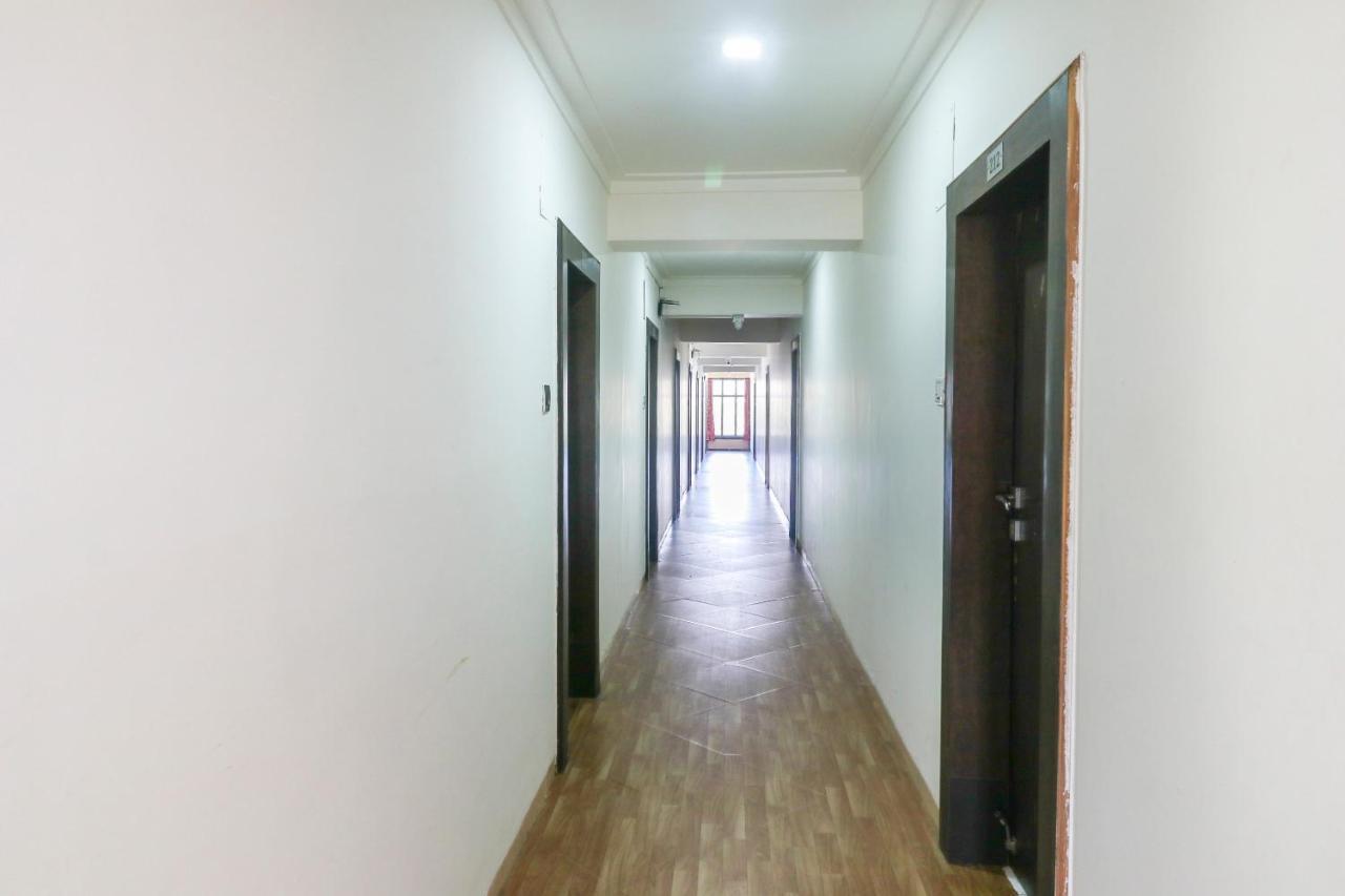 Oyo 24161 Centre Point 3*