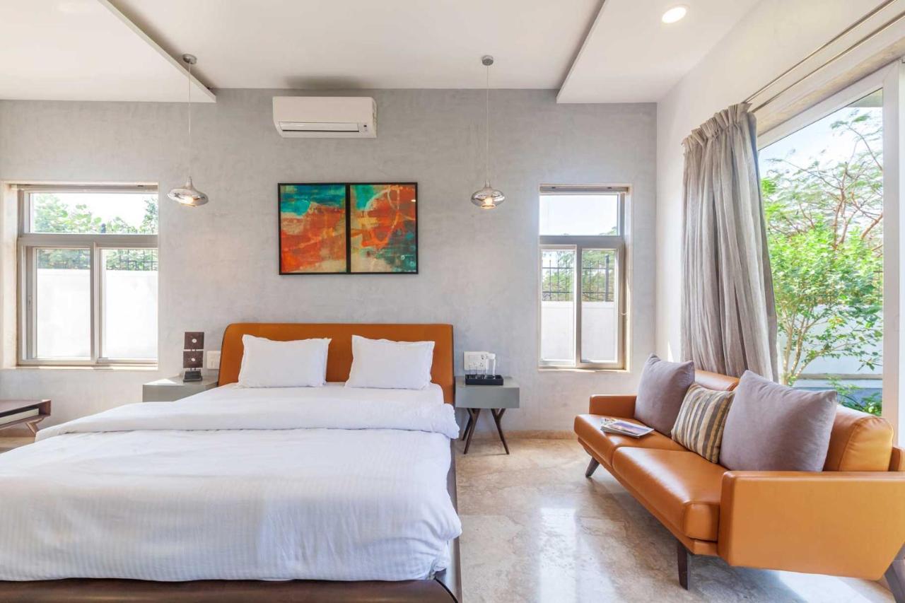 Stayvista's White Pebbles - A With Theater & Swimming Pool Lonavala