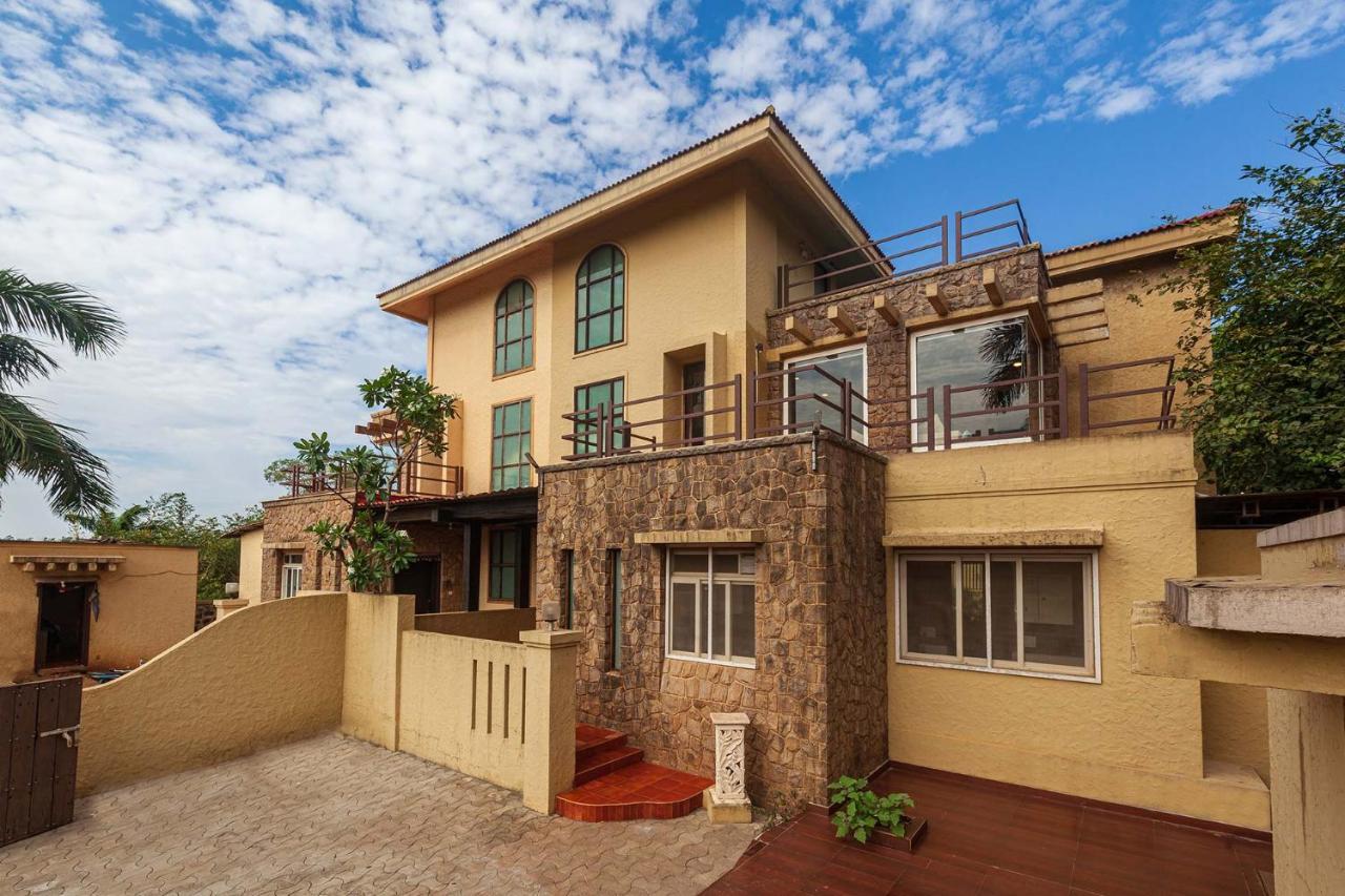 Stayvista's The Happy Hive - Cozy And A Pool For A Delightful