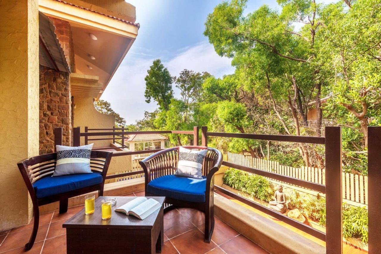 Stayvista's The Happy Hive - Cozy And A Pool For A Delightful
