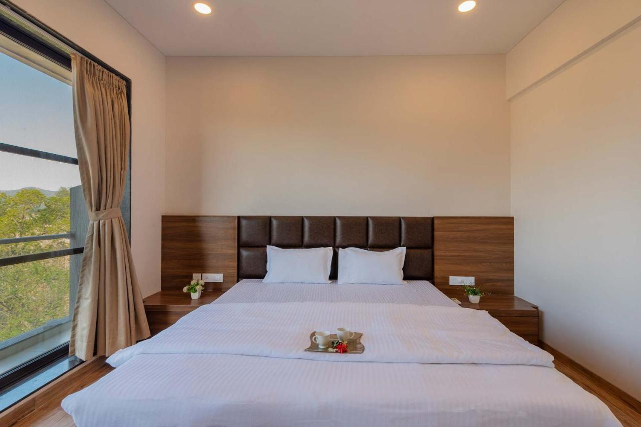 Stayvista's Hillside Cove - Mountain-view With Plunge Pool & Kids Zone
