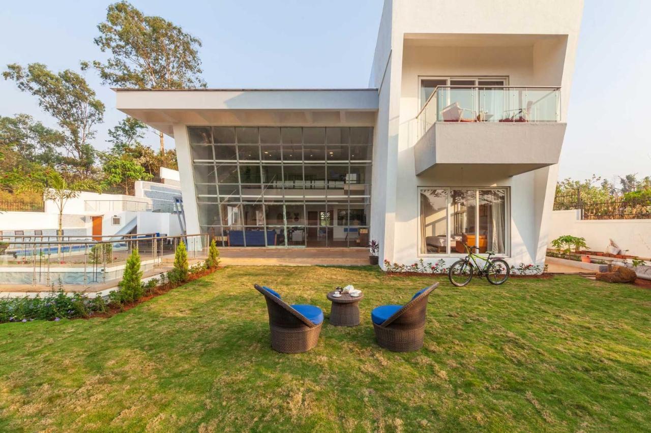Stayvista's White Pebbles - A With Theater & Swimming Pool Lonavala