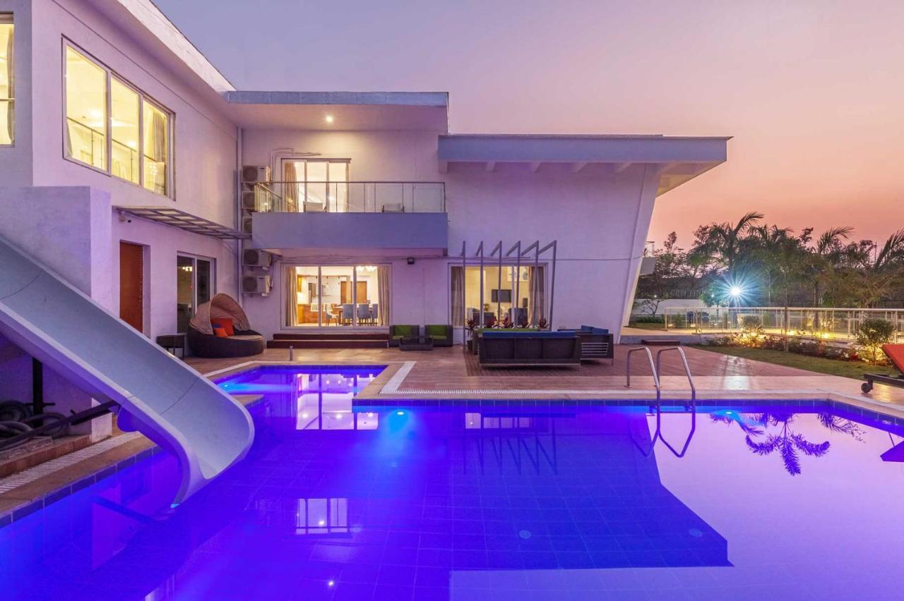Stayvista's White Pebbles - A With Theater & Swimming Pool Lonavala