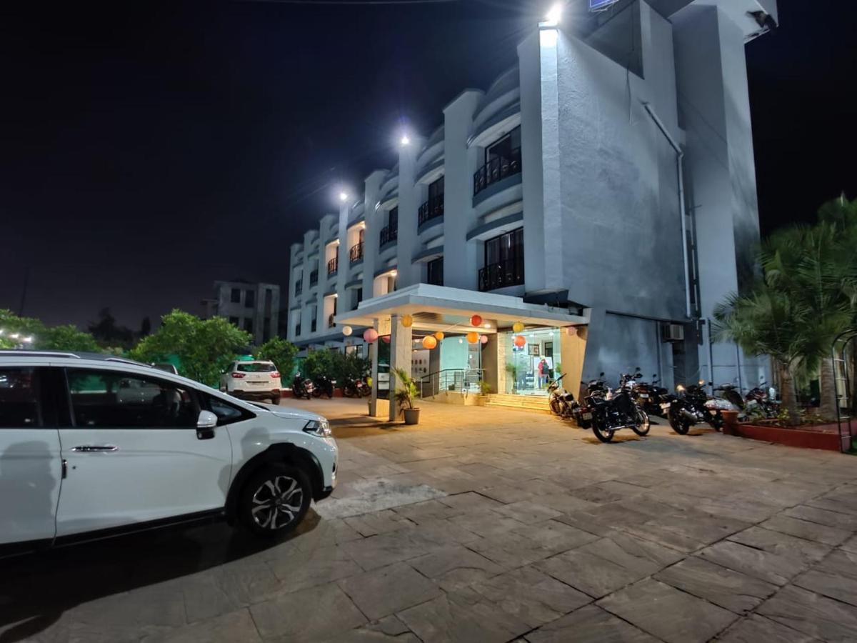 Aristro Hotel