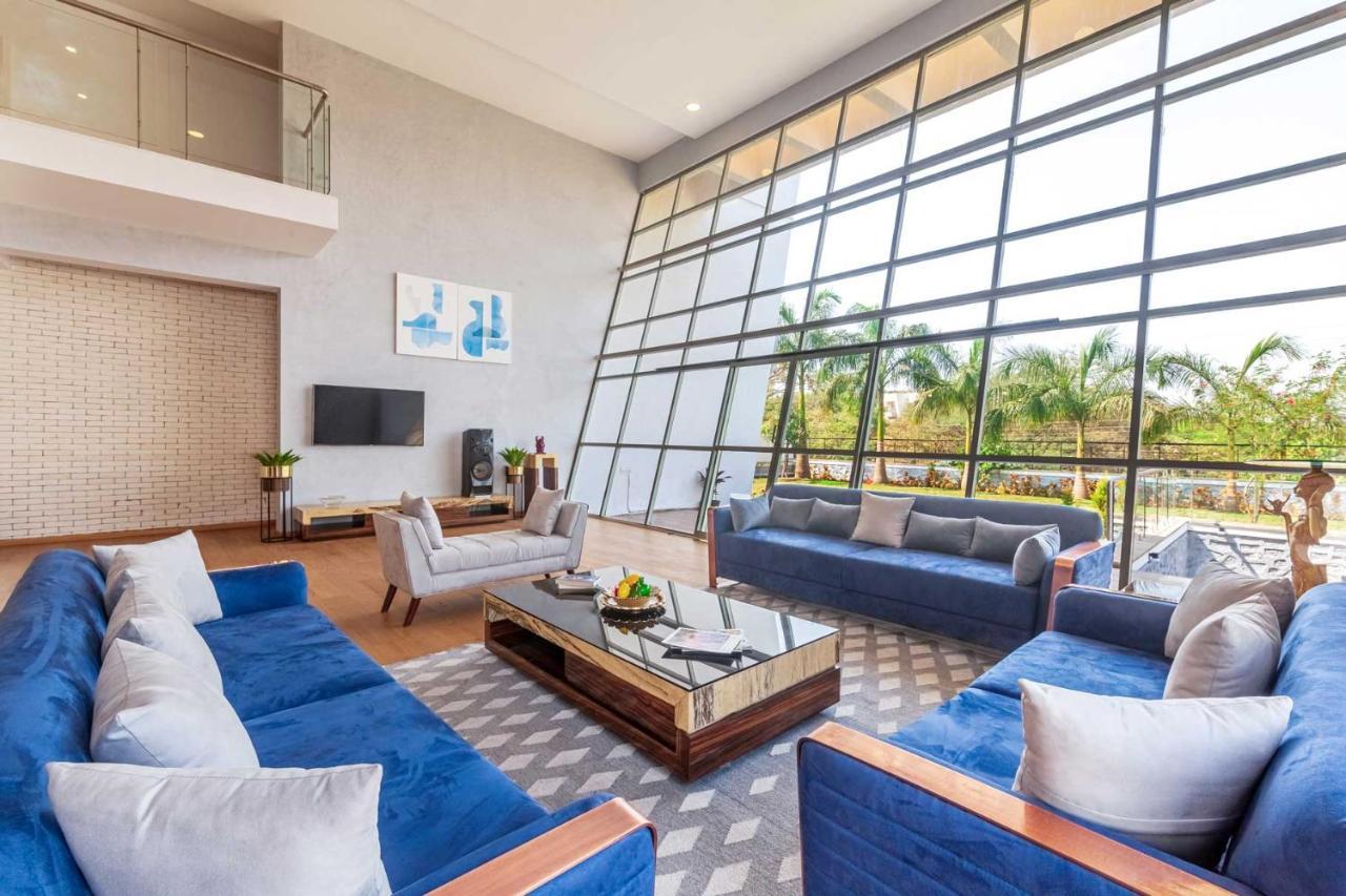 Villa Stayvista's White Pebbles - A With Theater & Swimming Pool Lonavala