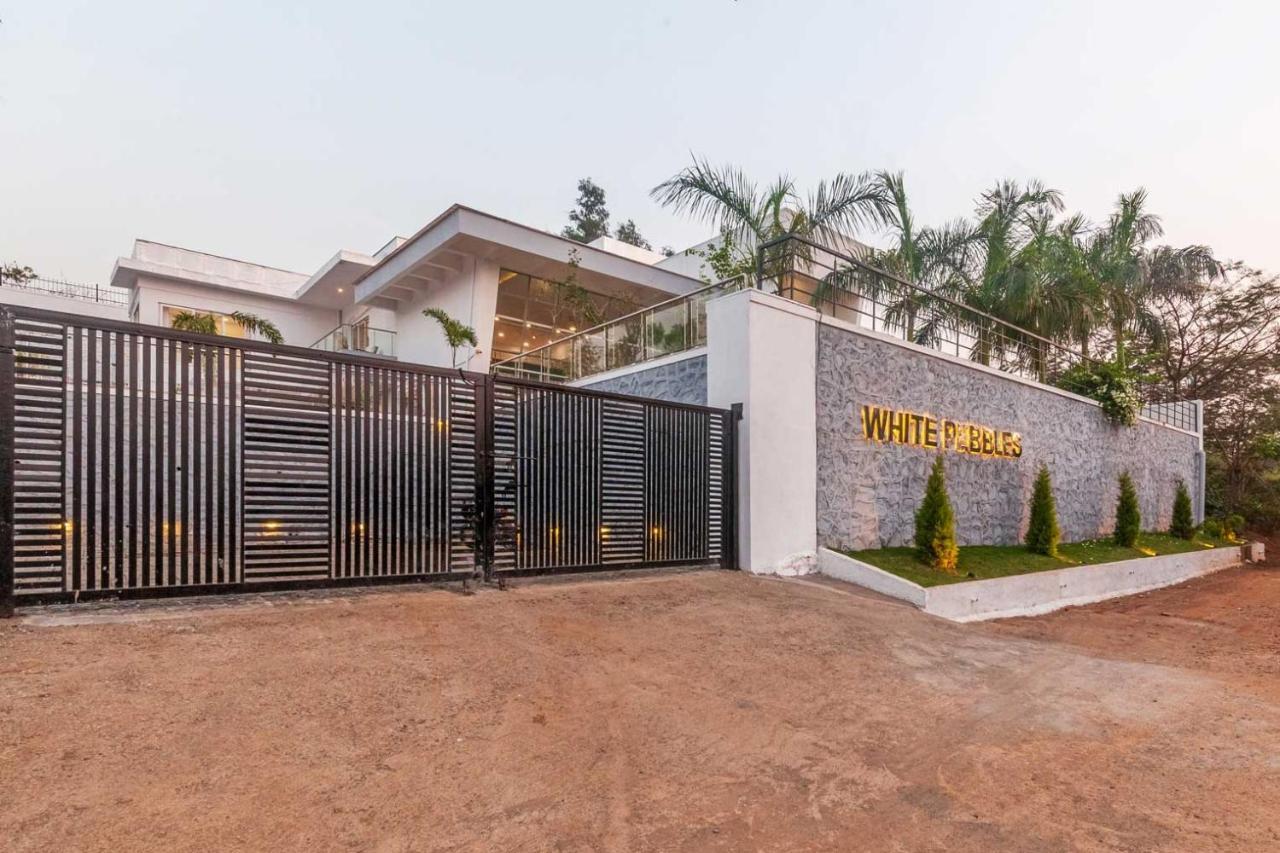 Villa Stayvista's White Pebbles - A With Theater & Swimming Pool Lonavala