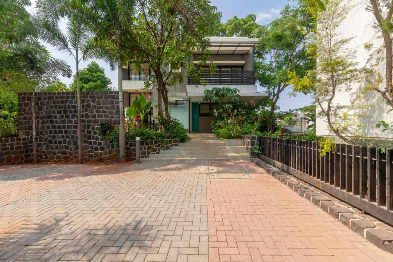 Foresta By Stayvista With Modern Decor, Swimming Pool & Expansive Lawn For A Perfect Escape Villa