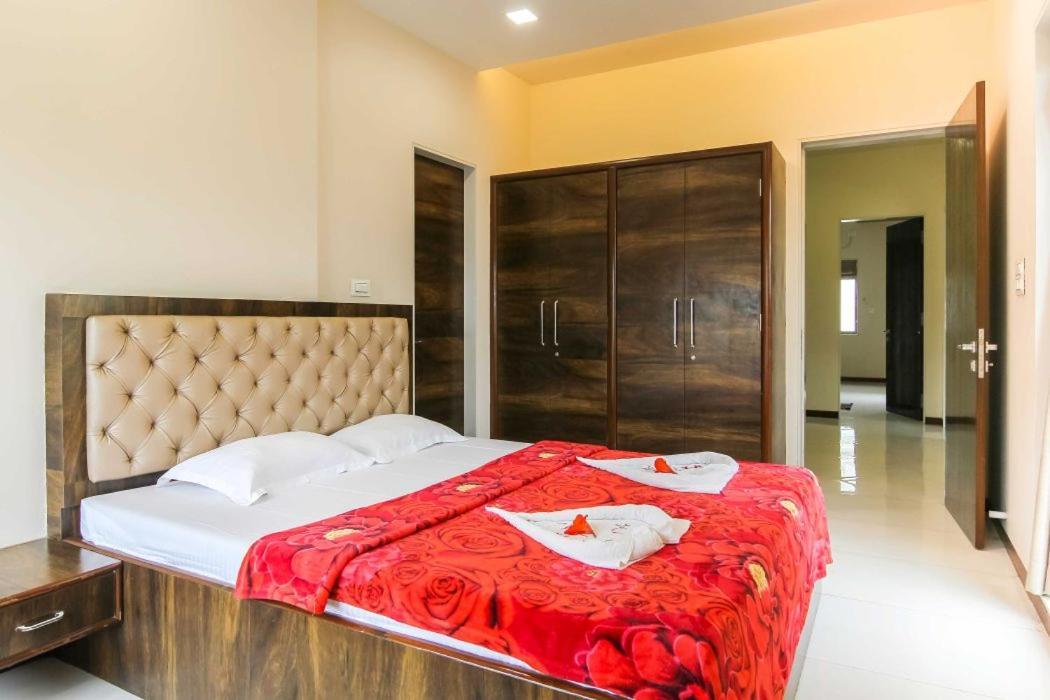 Glory With Swimming Pool On Terrace 4bhk * Lonavala