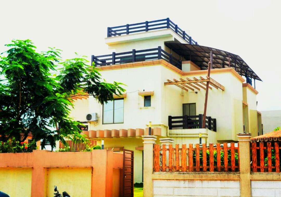 Villa Glory With Swimming Pool On Terrace 4bhk