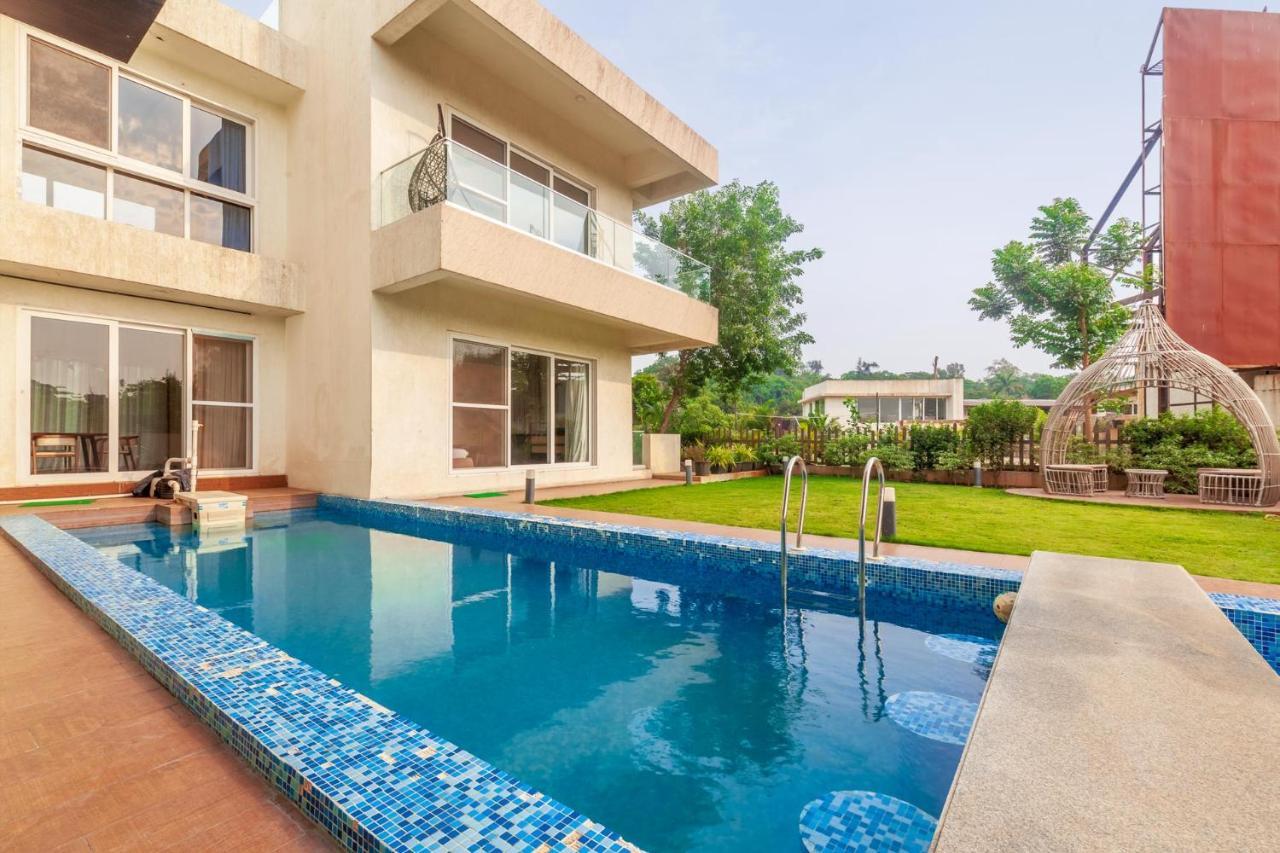 Azul: Stayvista Retreat With Pool, Snooker & Garden Gazebo * Lonavala