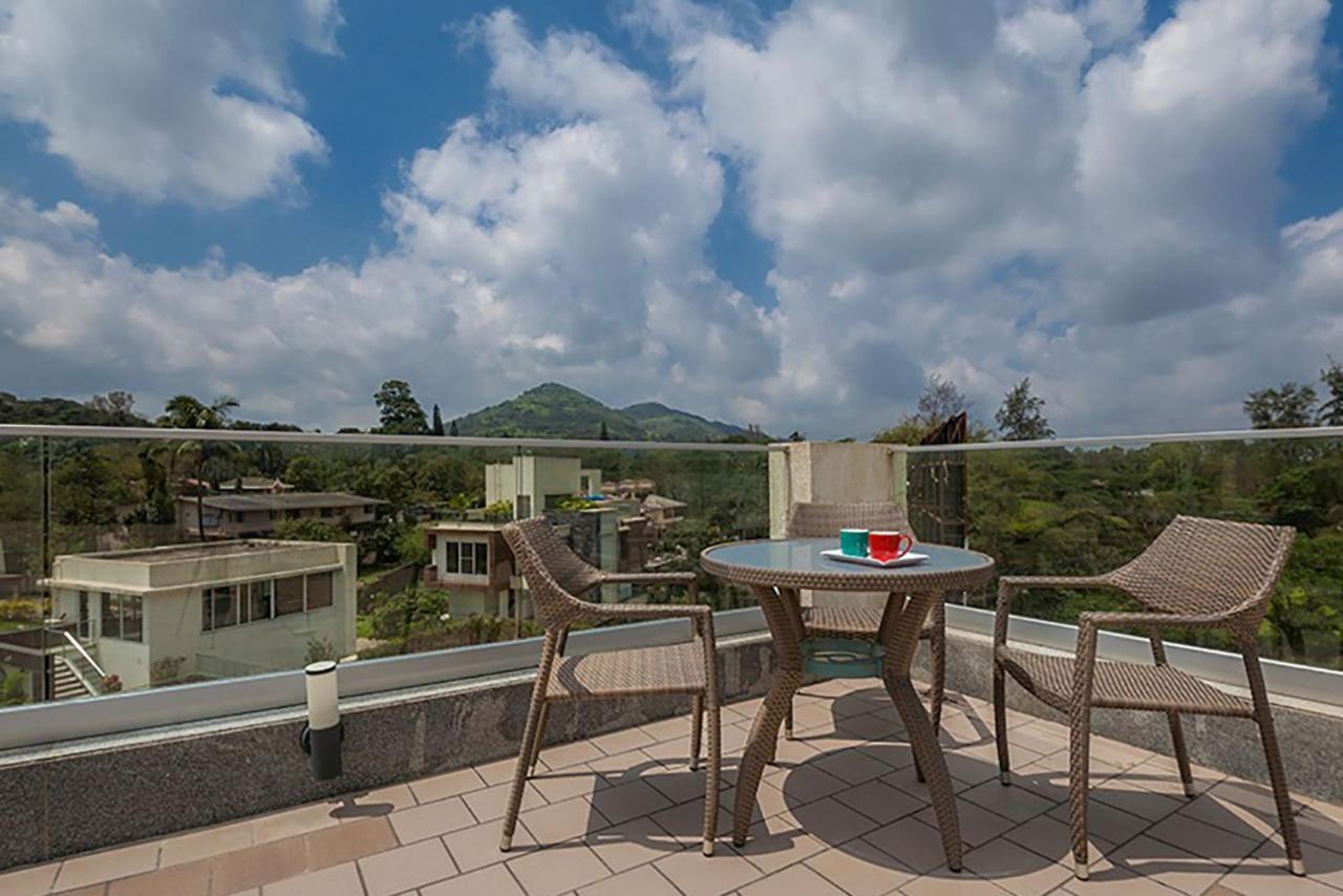 Azul: Stayvista Retreat With Pool, Snooker & Garden Gazebo Lonavala