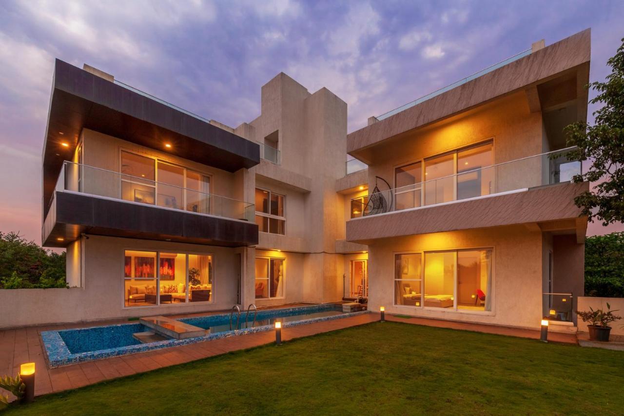Azul: Stayvista Retreat With Pool, Snooker & Garden Gazebo * Lonavala