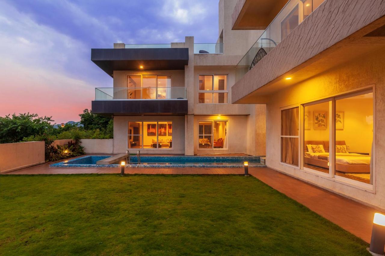 Azul: Stayvista Retreat With Pool, Snooker & Garden Gazebo Villa Lonavala
