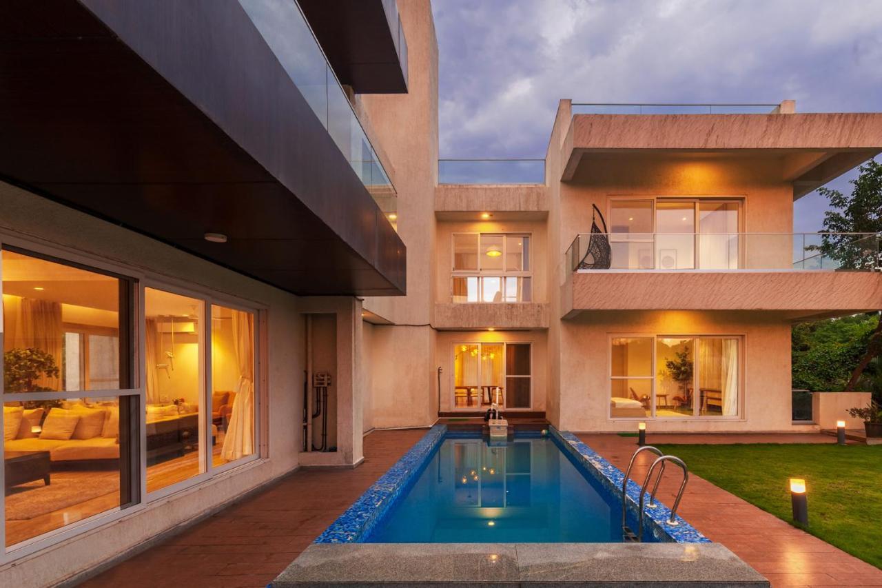 Azul: Stayvista Retreat With Pool, Snooker & Garden Gazebo Villa *