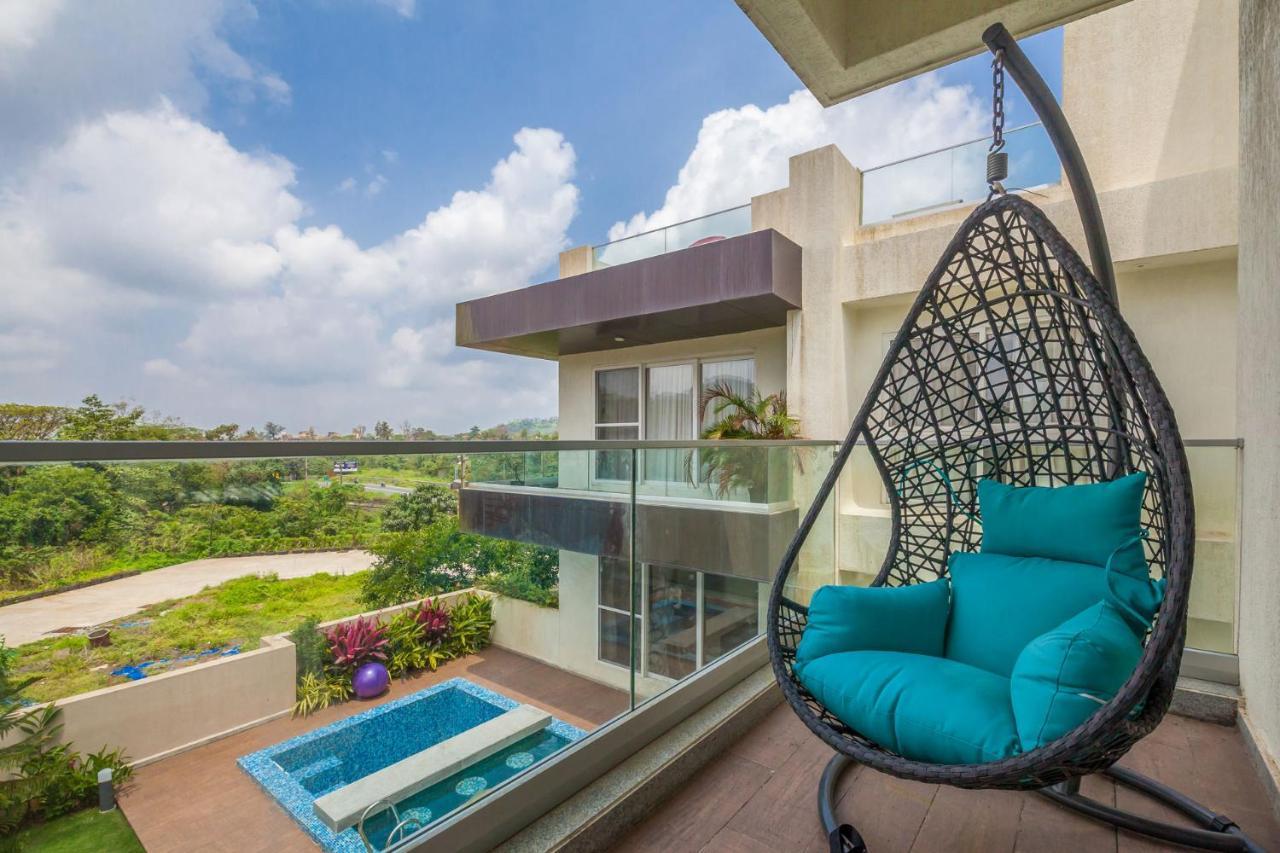 Azul: Stayvista Retreat With Pool, Snooker & Garden Gazebo Villa