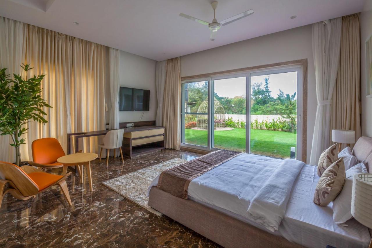 Azul: Stayvista Retreat With Pool, Snooker & Garden Gazebo Villa *