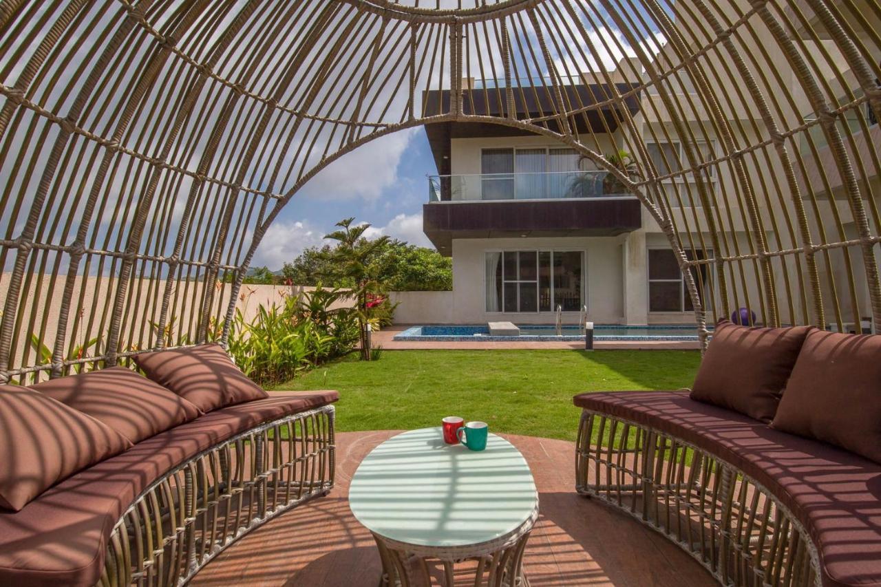 Azul: Stayvista Retreat With Pool, Snooker & Garden Gazebo * Lonavala