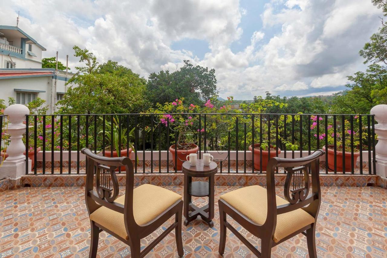 Stayvista's Fairfield - A Lawn And Charming Orchard Await Your Retreat