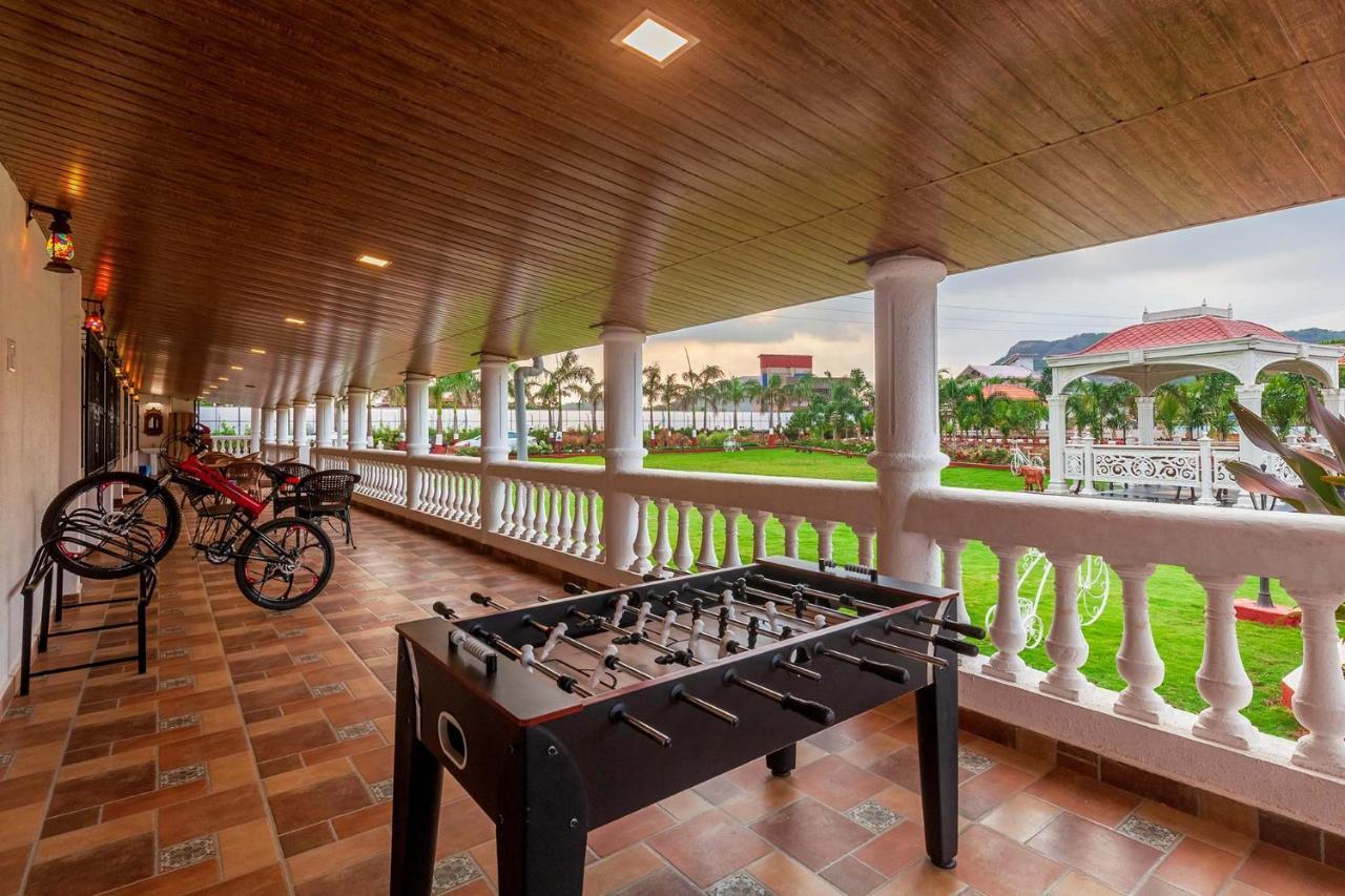 La Palm By Stayvista: Mountain-view With Pool, Gym & Recreational Amenities Villa Lonavala