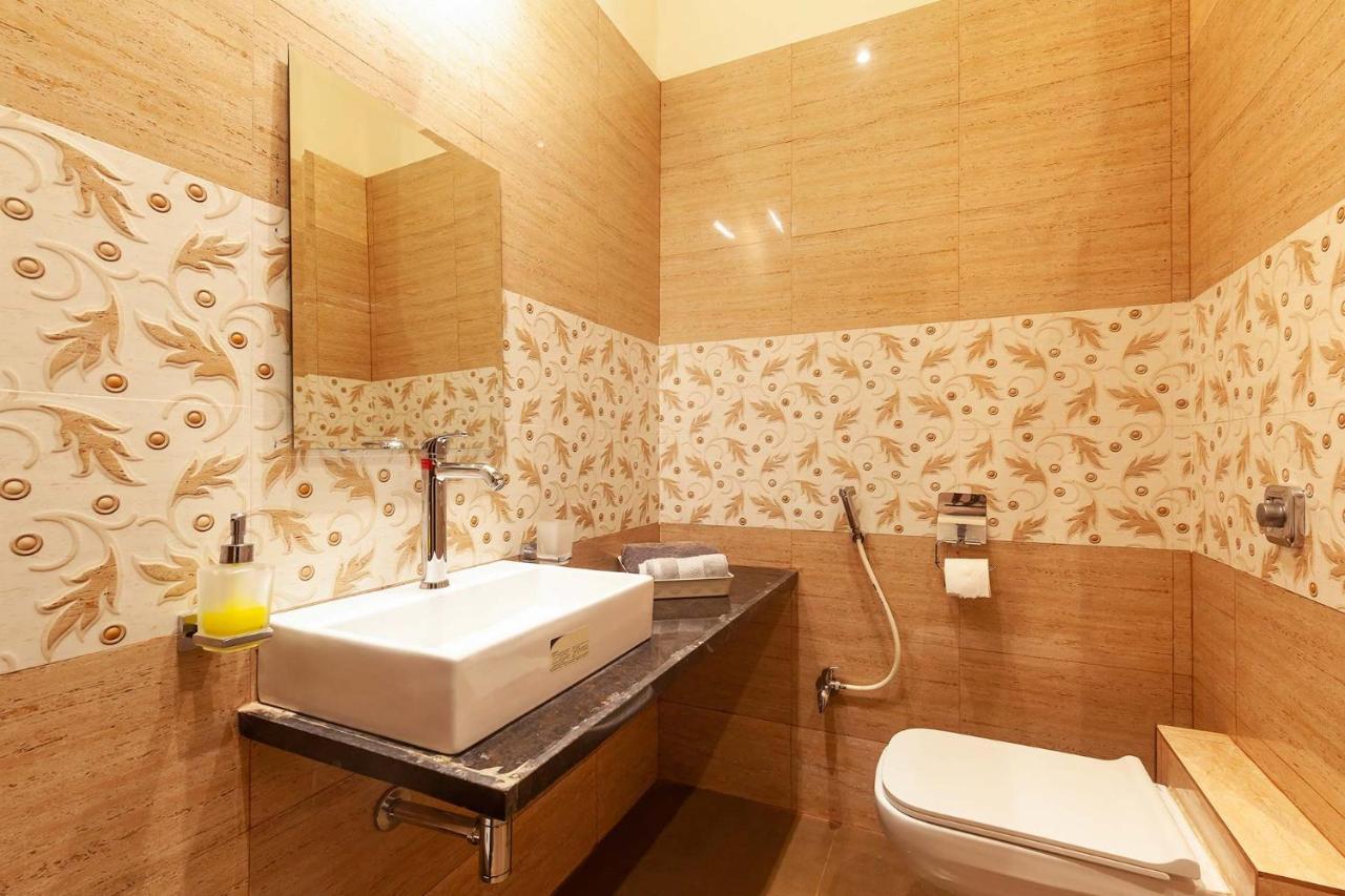 Villa Stayvista's Vyoman - Experience A Valley View, Lush Lawn, Spa, And Yoga Retreat Lonavala
