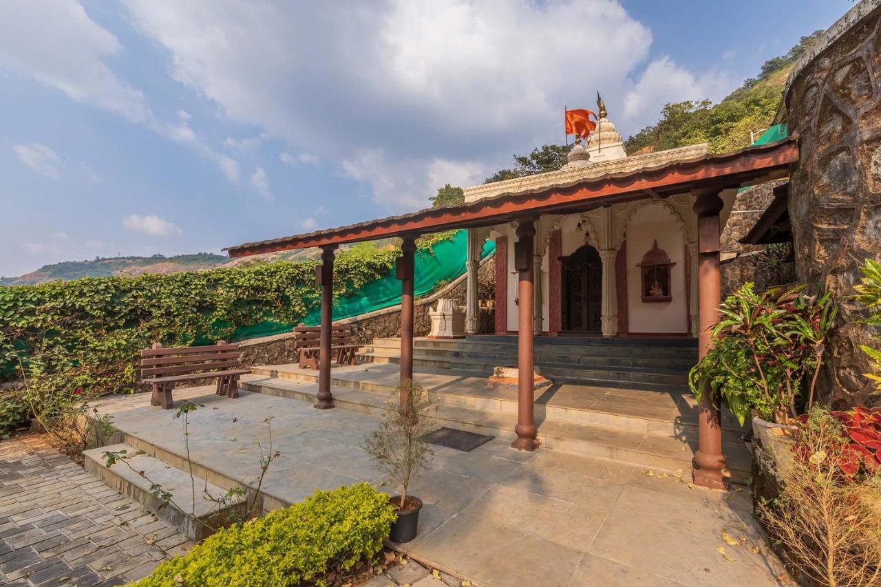 Villa Stayvista's Vyoman - Experience A Valley View, Lush Lawn, Spa, And Yoga Retreat *