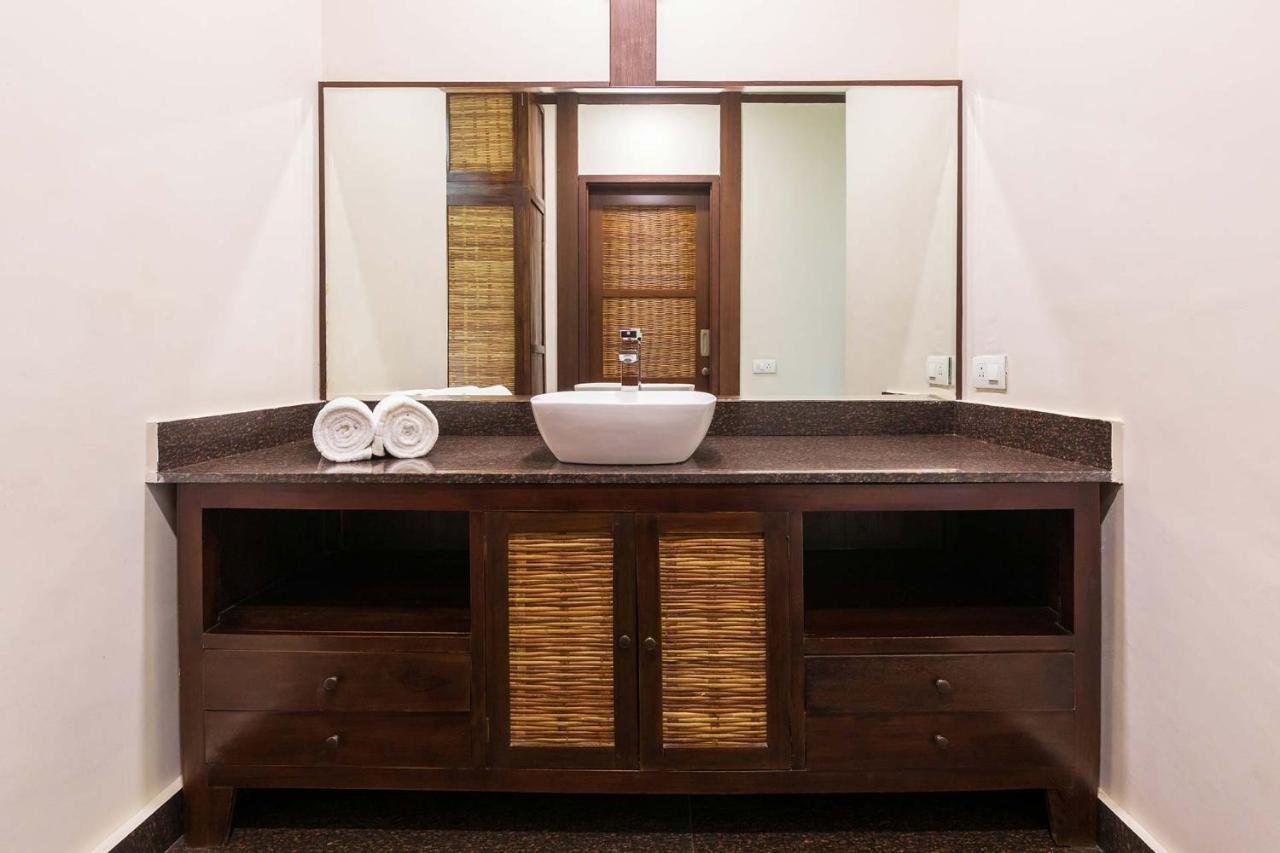 Villa Stayvista's Vyoman - Experience A Valley View, Lush Lawn, Spa, And Yoga Retreat