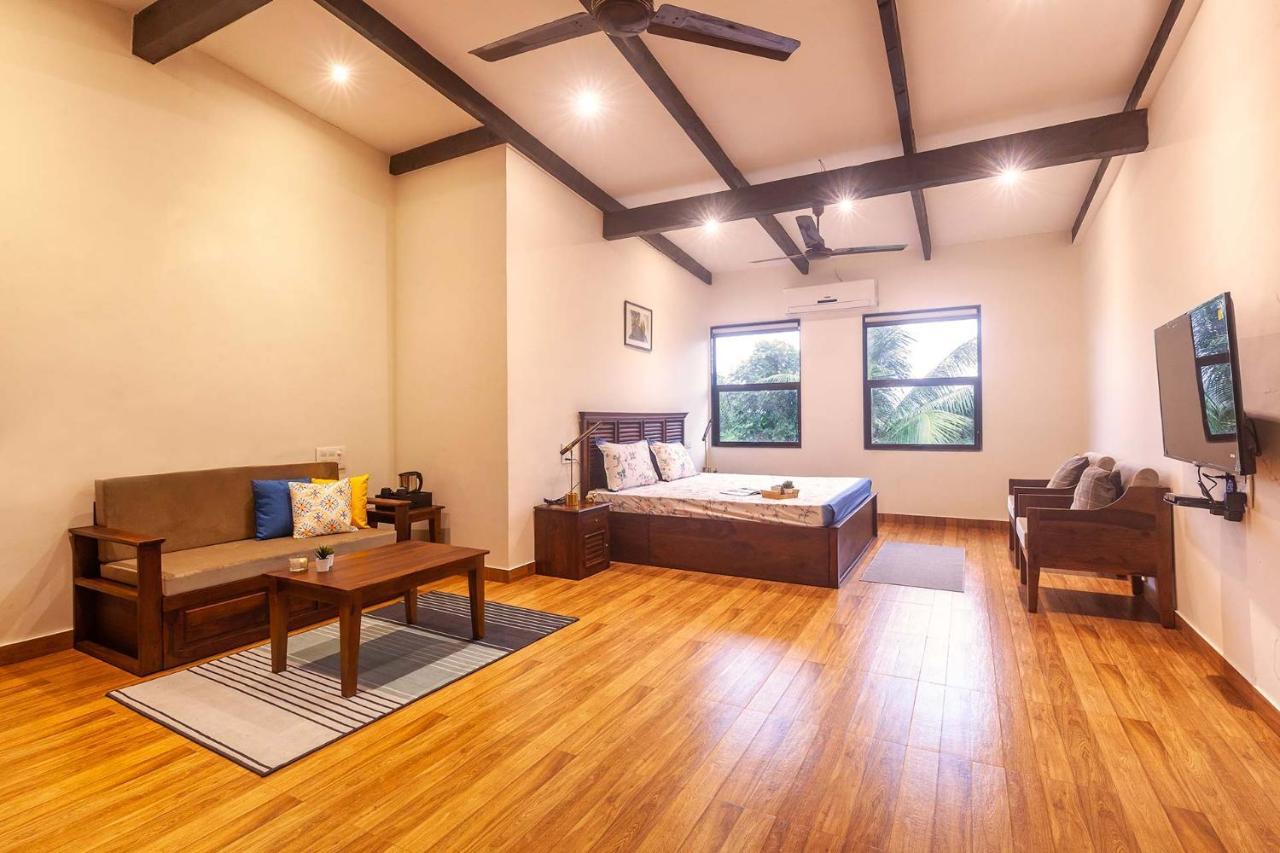 Villa Stayvista's Vyoman - Experience A Valley View, Lush Lawn, Spa, And Yoga Retreat