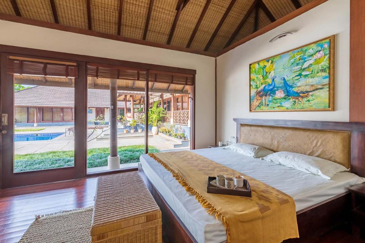 Stayvista's Vyoman - Experience A Valley View, Lush Lawn, Spa, And Yoga Retreat