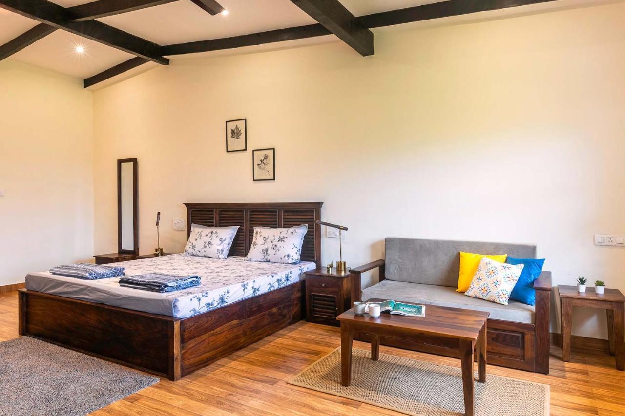 Stayvista's Vyoman - Experience A Valley View, Lush Lawn, Spa, And Yoga Retreat